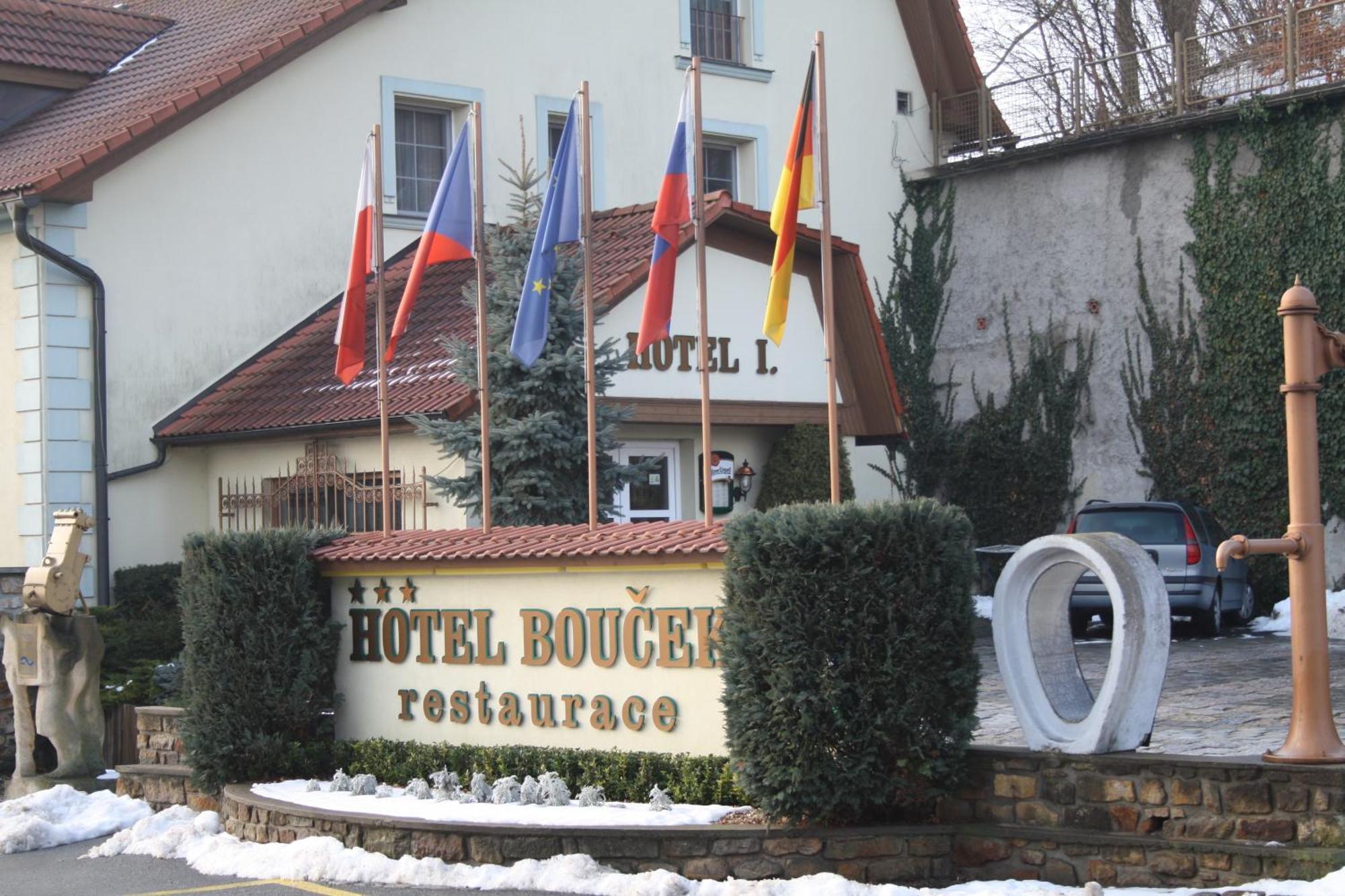 Hotel Boucek Мохов Экстерьер фото
