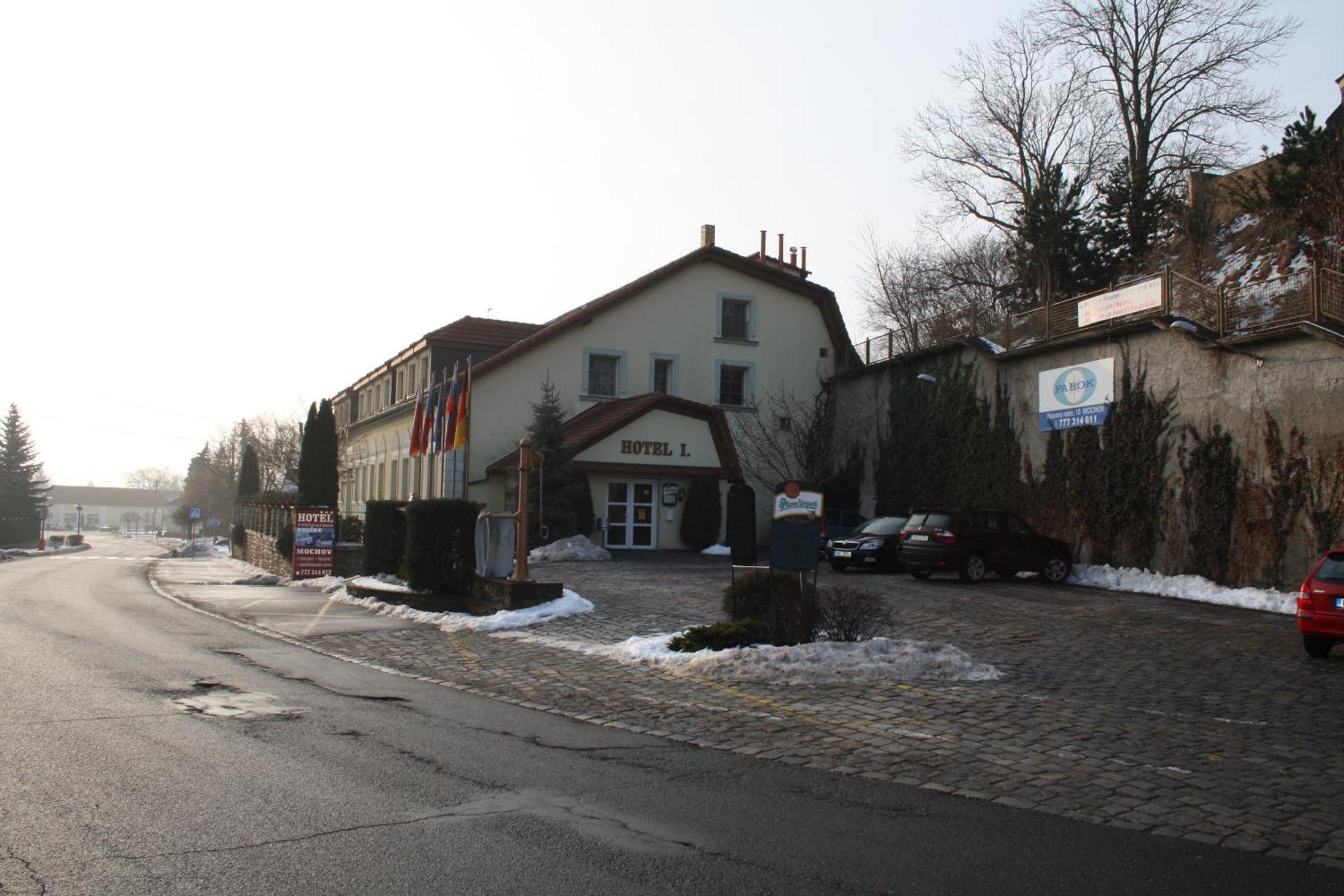 Hotel Boucek Мохов Экстерьер фото
